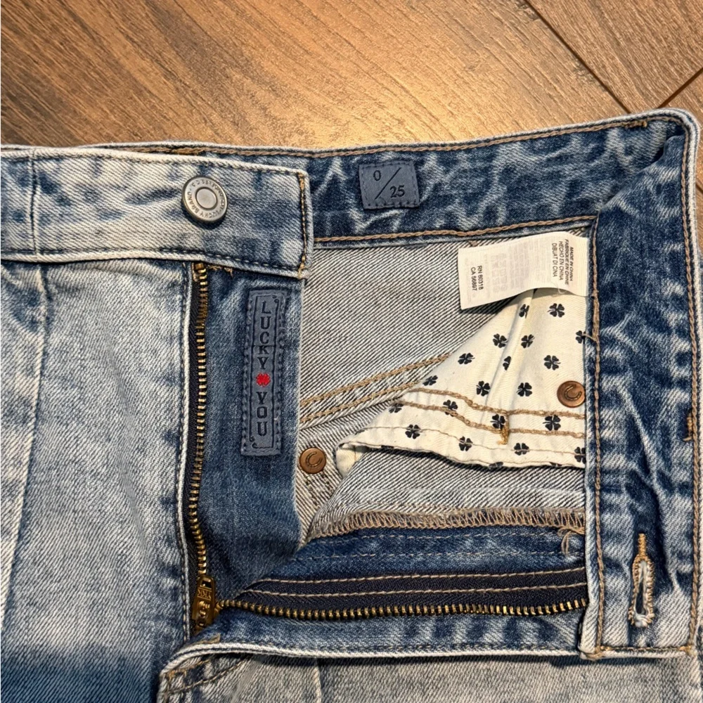 Lucky Brand Women’s Front Slit Denim Skirt Light Wash Size 0 - Picture 8 of 14